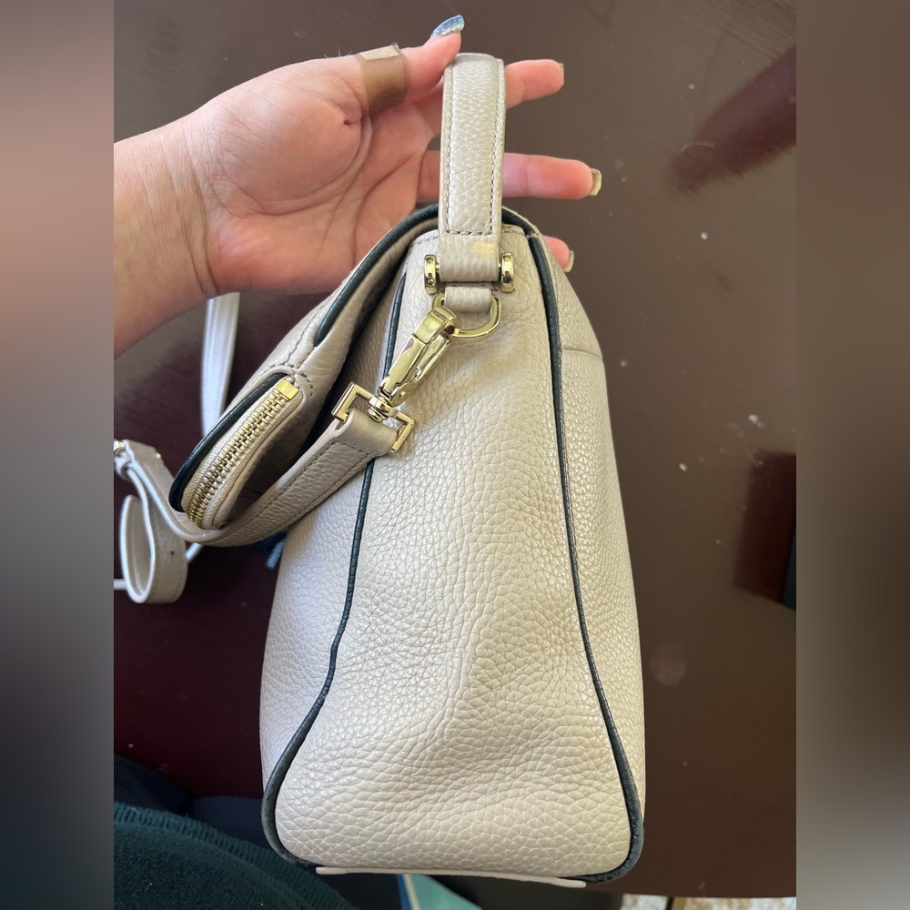 Kate Spade Cream Crossbody Bag with Structured Design - Picture 3 of 10